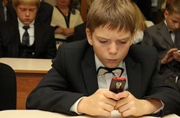 ​Минобр Забайкалья разослал в школы методички о вреде мобильников