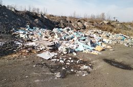 Правый берег реки Читинка загажен мусором