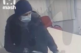 Грабитель, напавший на офис микрозаймов в Чите, переоделся и вернулся на место преступления