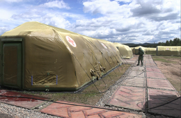 Войска химзащиты обрабатывают полевой госпиталь в Чите (видео)