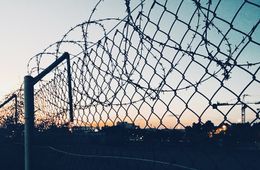 ​Три жителя Краснокаменска перебрасывали наркотики через забор ИК-10