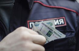 В Забайкалье предприниматель попытался дать взятку полицейскому за покровительство