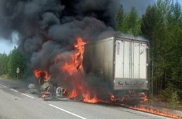 Три автомобиля сгорели на трассах Забайкалья, один человек погиб