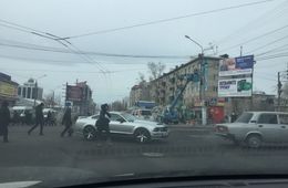 Три автомобиля столкнулись в районе рынка в Чите