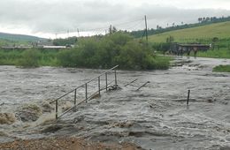 В селе Шилкинского района Забайкалья снесло мост из-за подъема реки Кия