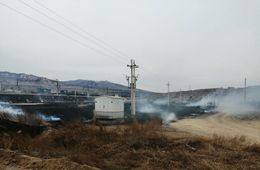 ​Репортерская группа «Вечорки» работает на месте пожара в Антипихе — пожарным почти удалось ликвидировать возгорание