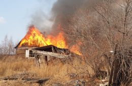  Дом сгорел в одном из СНТ читинского района (видео)