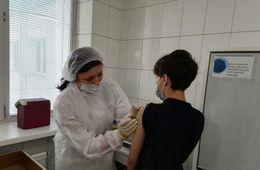 Первые 70 подростков прошли вакцинацию от COVID-19 в Забайкалье