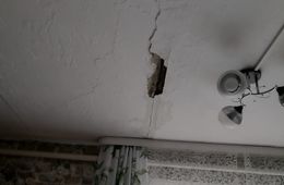 Квартиру жительницы Верх-Усуглей заливает дождями