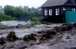 Более десяти человек эвакуировали из-за наводнения в Балее (видео)