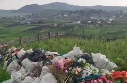 Жители села Явленка пожаловались на заваленное мусором кладбище