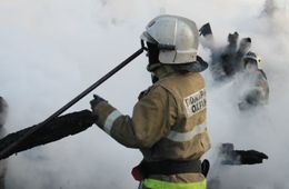Пожарные обнаружили труп мужчины на пожаре жилого дома в Чите