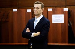 Навальный обвинил Путина в причастности к своему отравлению. В Кремле его слова назвали недопустимыми и обвинили в связях с ЦРУ.