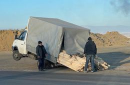 «Газель» «встала на дыбы» на Олимпийской в Чите