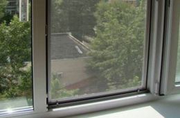 Девушка, выпавшая их окна общежития в Краснокаменске, находится в реанимации
