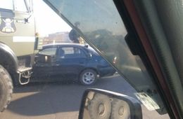 Пробка из-за ДТП с военным грузовиком образовалась на мосту в Чите