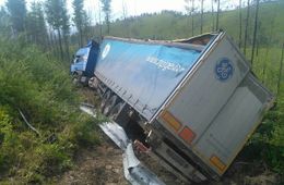 Третий день не может дождаться помощи попавший в ДТП на трассе «Амур» дальнобойщик