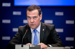 Медведев предложил ввести четырехдневную рабочую неделю в России