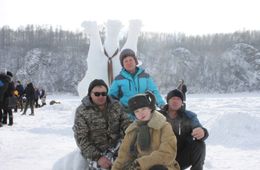 Семья учителей создали снежный городок на реке Шилке 
