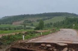 Мост снесло за селом Умшун в Газ-Заводском районе Забайкалья (видео)
