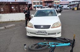 Автоледи в Чите сбила велосипедистку, а потом ударила ее по голове