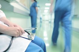 4 медсестры уволились из новоширокинской больницы - из-за этого закрылся дневной стационар