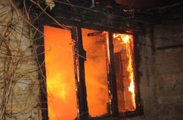​Три человека сгорели в доме в Акшинском районе