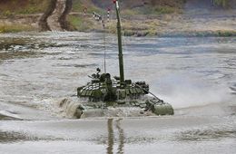 Комиссия ВВО расследует гибель военнослужащего в танке под водой