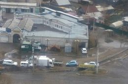 ​Ямы и провалы на дороге – проспект Белика в Чите перекрыли после дождя