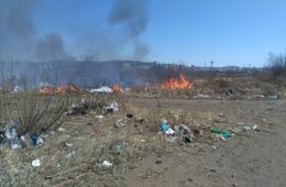 ​Степные пожары добрались до Читы: Загорелась свалка на Романовском тракте рядом с металлобазой (Видео)