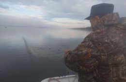 Почти километр рыболовных сетей достали из забайкальского озера 