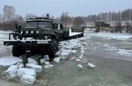 Шок: Появились первые кадры с провалившимся под лед грузовиком, на котором журналисты «Вечорки ТВ» добирались до места съемок в Тунгокоченском районе Забайкалья (ВИДЕО)