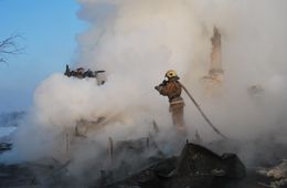 Трехлетний ребенок и двое взрослых погибли на пожаре в Новой