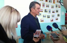 Золотая забастовка: В ночь перед приездом полпреда в Вершино-Дараунском грейдировали дороги