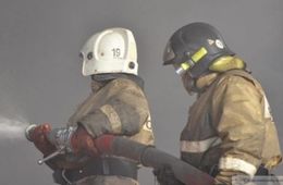 В Чите спасатели эвакуировали 17 человек из-за пожара в административном здании