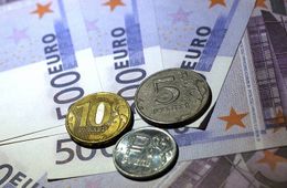 Курс евро превысил 93 рубля впервые с 2016 года