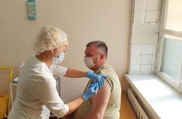 Гурулёв поставил прививку от COVID-19 (видео)