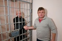 Стою как пред Иконою