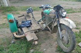 Мотоциклист без прав врезался в дерево и умер в Забайкалье