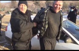 Оппозиция сломала забор на кладбище в Чите ради съемок фильма с Лехой Кочегаром — соцсети (видео)
