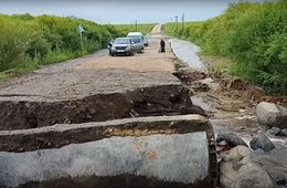 Дорожники восстановили проезд к Вершино-Дарасунскому после наводнения