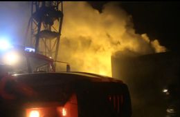 Пожарные за два с половиной часа ликвидировали возгорание мебельного цеха в Чите