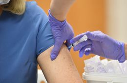 Медработники и люди с хроническими заболеваниями стоят в приоритете по вакцинации от коронавируса в Забайкалье