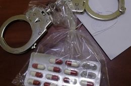 Забайкальскому врачу грозит 3 года колонии за сбыт запрещенных таблеток 