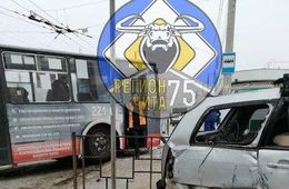 ​Троллейбус и легковой автомобиль попали в ДТП напротив депо 