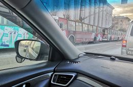 Троллейбусы встали в Чите на Ленина из-за столкновения двух маршруток