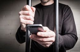 Зэкам заблокируют сотовую связь
