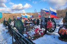 Вандалы сожгли могилу вагнеровца в Чите, а на флагах написали «Украина»