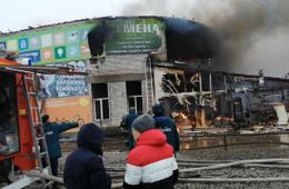 В Чите владелец сгоревшего торгового центра вставит окна жителям пострадавшего от пожара дома