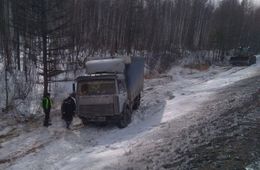 Водитель грузовика заснул за рулём и слетел в кювет перед Ареем